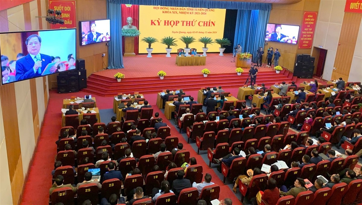 quang-canh-phien-thao-luan-tai-ky-hop-thu-9-hdnd-tinh-tuyen-quang-anh-duc-manh.jpg