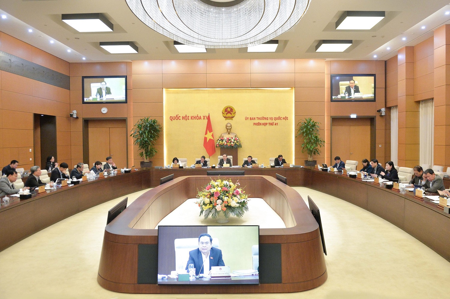 Quang cảnh phiên họp. Ảnh: Hồ Long