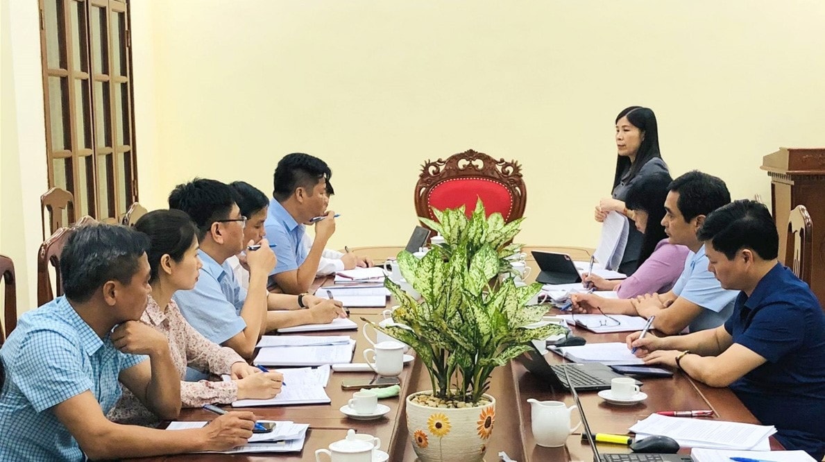 Phó Chủ tịch HĐND tỉnh Lê Thị Thanh Trà phát biểu trong một cuộc giám sát việc giải quyết kiến nghị cử tri của Thường trực HĐND tỉnh