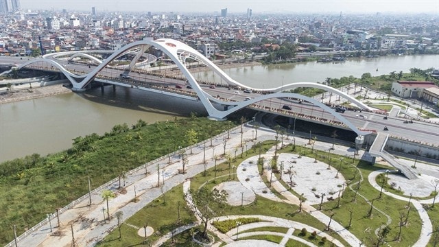 Rao Bridge in Hai Phong which connects the central area with other parts of the city. — VNA/VNS untitled.jpg