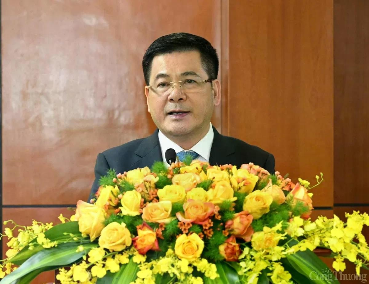 Bộ trưởng Nguyễn Hồng Diên dự, phát biểu chỉ đạo tại Lễ