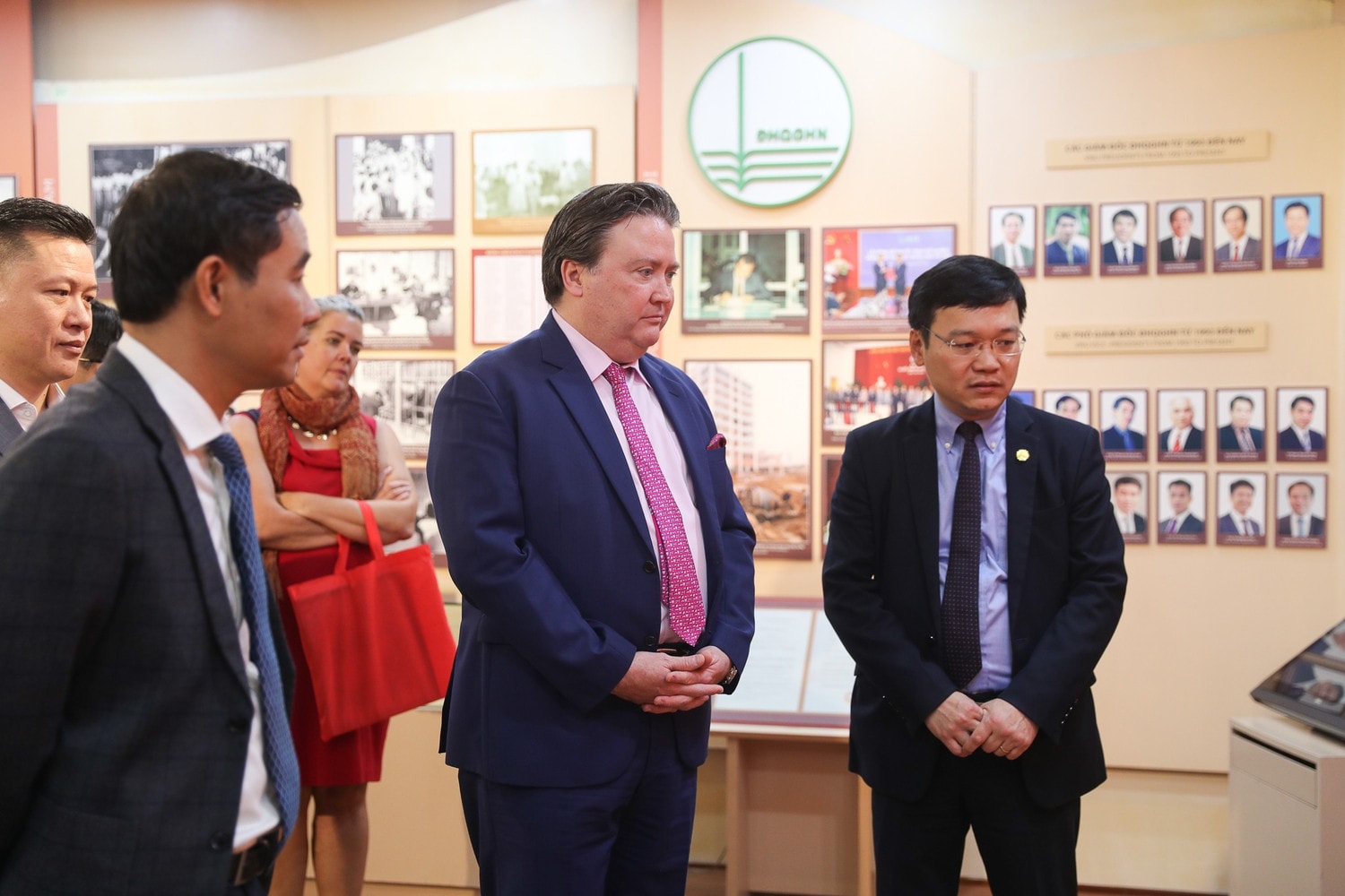 vnu-dai-su-my-tai-viet-nam-giao-luu-voi-sinh-vien-dhqghn-25.jpg