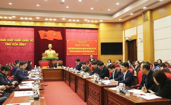 Phó Bí thư Thường trực Tỉnh ủy Bùi Đức Hinh phát biểu chỉ đạo tại Hội nghị tổng kết công tác dân vận năm 2024. Ảnh: Lê Huệ