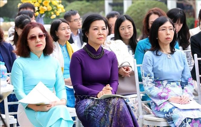 Bà Ngô Phương Ly, Phu nhân Tổng Bí thư Tô Lâm cùng các đại biểu tham dự buổi gặp mặt. Ảnh: Phạm Kiên/TTXVN
