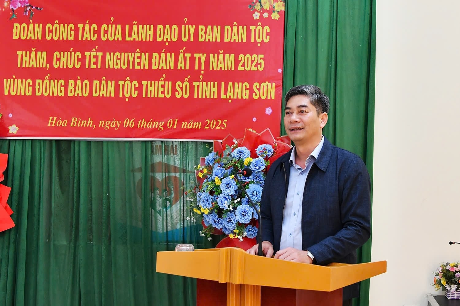 Phó Chủ nhiệm Uỷ Ban dân tộc Y Vinh Tơr phát biểu