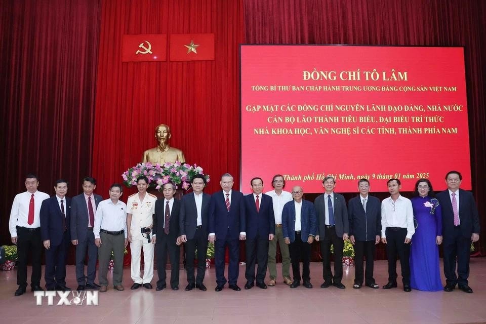 Tổng Bí thư Tô Lâm và các đại biểu chụp ảnh chung. Ảnh: Thống Nhất/TTXVN