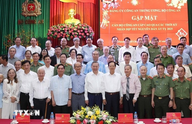 Tổng Bí thư Tô Lâm và các đại biểu chụp ảnh chung. Ảnh: Thống Nhất/TTXVN