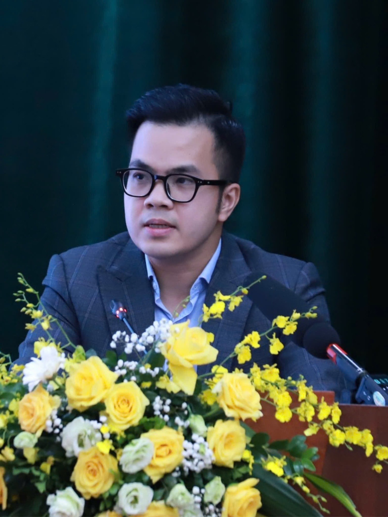 pgsts-tran-viet-dung-vien-truong-vien-nghien-cuu-khoa-hoc-ngan-hang-hoc-vien-ngan-hang-chu-nhiem-de-tai-chu-tri-hoi-thao.jpg