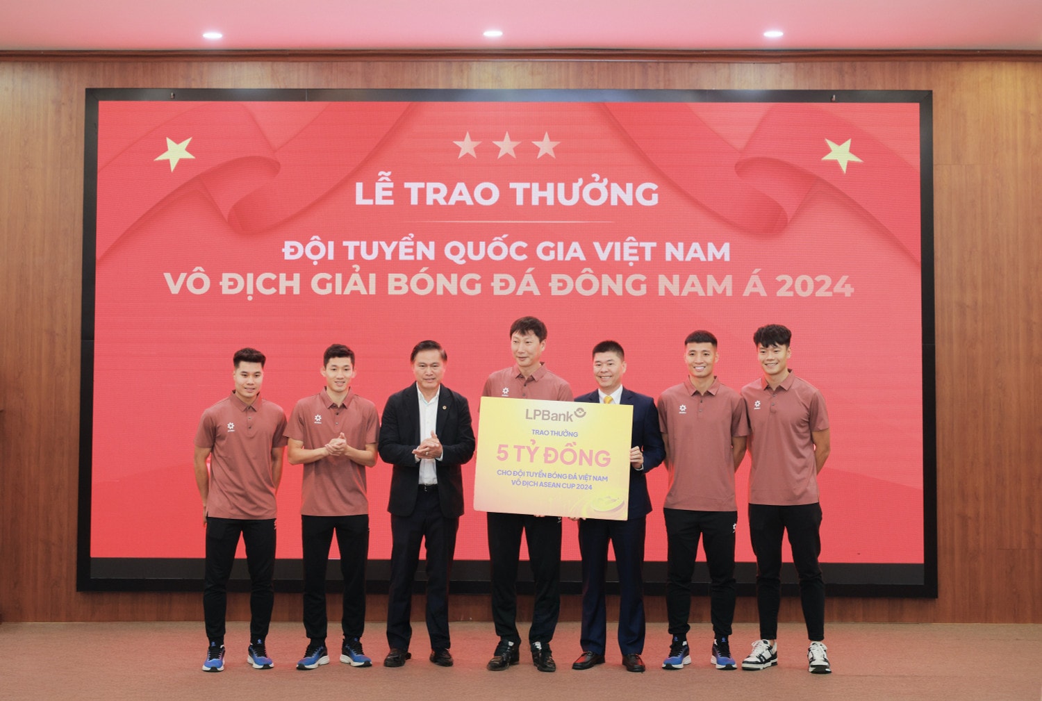 anh-1-lpbank-5-ty.jpg