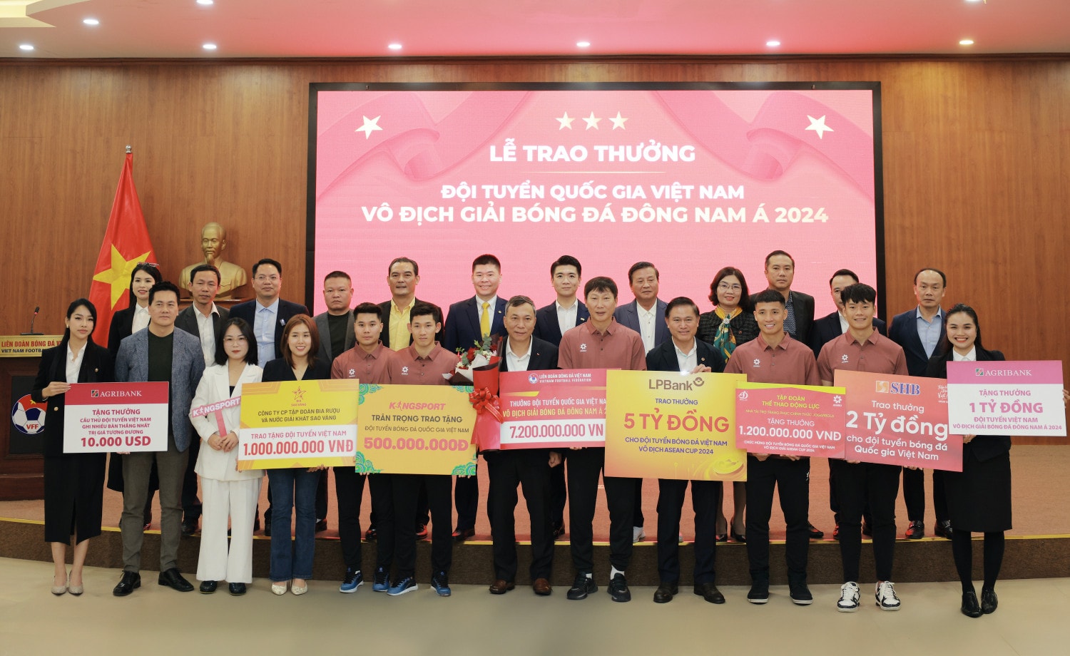 anh-2-lpbank-5-ty.jpg