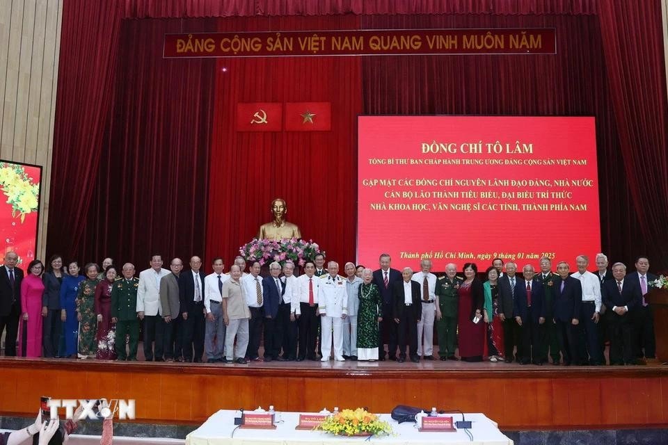 Tổng Bí thư Tô Lâm và các đại biểu chụp ảnh chung. Ảnh: Thống Nhất/TTXVN