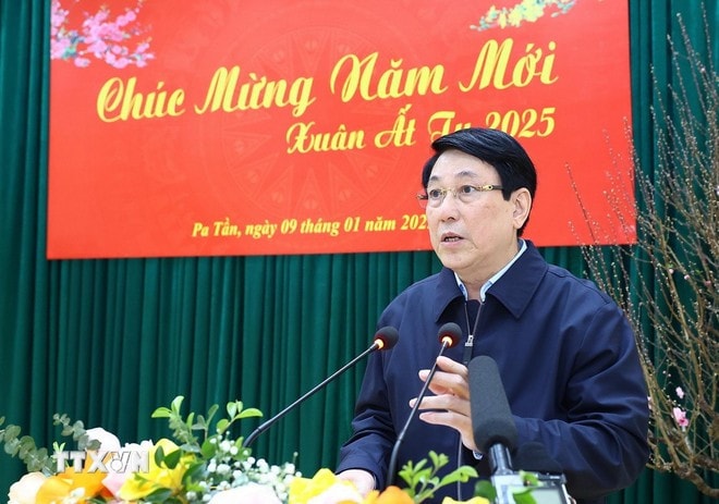 Chủ tịch nước Lương Cường chúc Tết Đảng bộ, chính quyền, nhân dân và các lực lượng vũ trang xã Pa Tần, huyện Sìn Hồ, tỉnh Lai Châu. Ảnh: Lâm Khánh/TTXVN