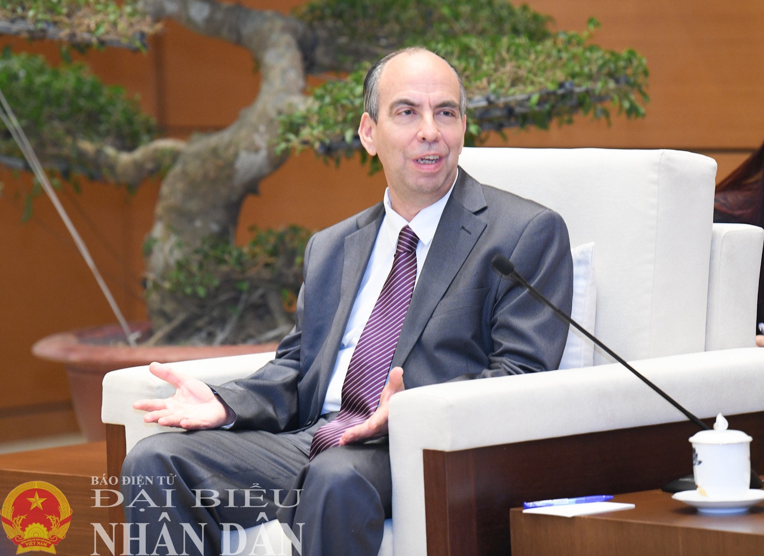 Đại sứ Đặc mệnh toàn quyền Cộng hòa Cuba tại Việt Nam Rogelio Polanco Fuentes phát biểu tại cuộc tiếp. Ảnh: Lâm Hiển