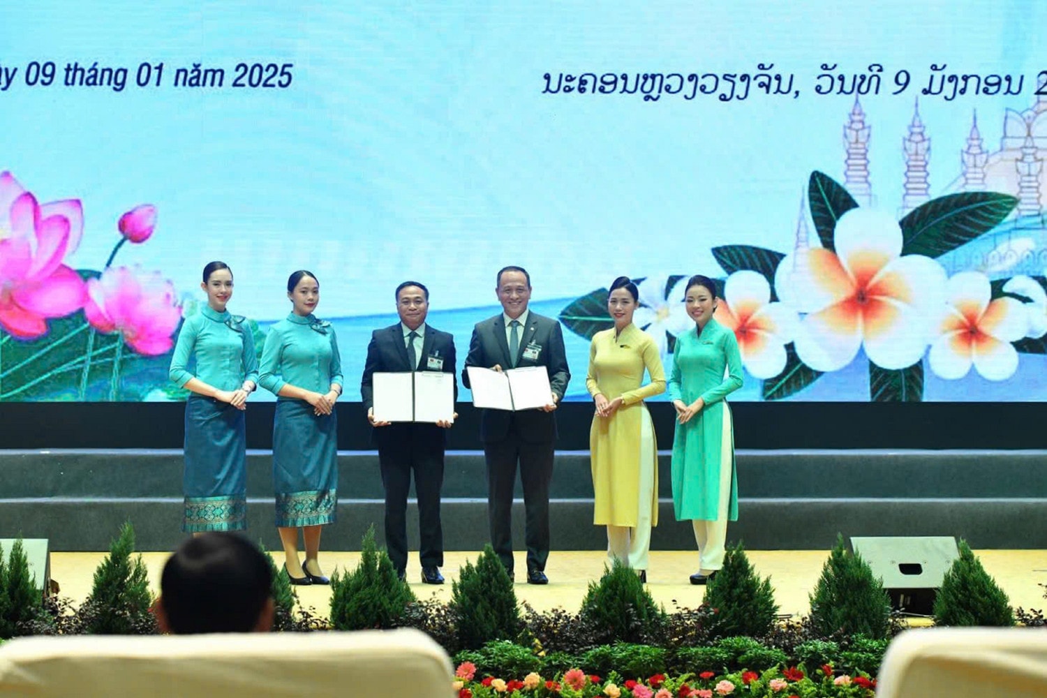 vietnam-airlines-va-lao-airlines-da-ky-ket-bien-ban-ghi-nho-mou-mo-ra-giai-doan-hop-tac-chien-luoc-sau-rong-giua-hai-hang-hang-khong-quoc-gia-anh-bn.jpg