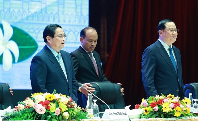 Prime Minister Pham Minh Chinh (L) and his Lao counterpart, Sonexay Siphandone (R), co-chaired the investment cooperation conference. (Photo: VNA) Prime Minister Pham Minh Chinh (L) and his Lao counterpart, Sonexay Siphandone (R), co-chaired the investment cooperation conference. (Photo: VNA)