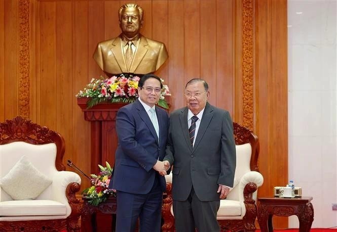 PM Pham Minh Chinh meets with former Party General Secretary and former President of Laos Bounnhang Vorachit in Vientiane on January 10. (Photo: VNA) img-6180.jpg