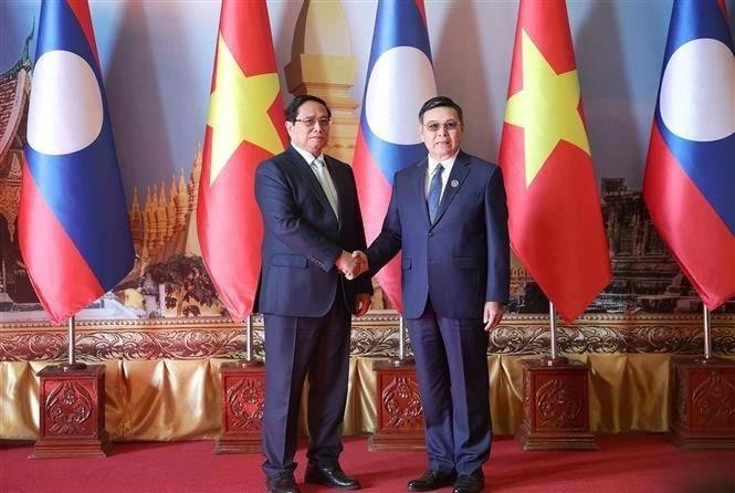 PM Pham Minh Chinh (L) and President of the Lao National Assembly Saysomphone Phomvihane (Photo: VNA) img-6179.jpg