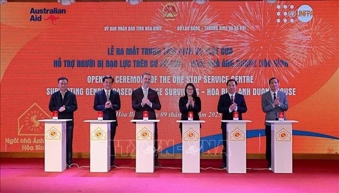 Another One-Stop Service Centre (Anh Duong House) is launched in the northern province of Hoa Binh on January 9. (Photo: VNA) hb.jpg