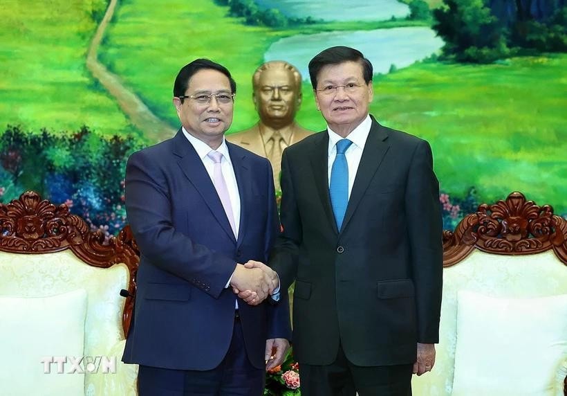 Thủ tướng Phạm Minh Chính và Tổng Bí thư, Chủ tịch nước Lào Thongloun Sisoulith. Ảnh: Dương Giang/TTXVN