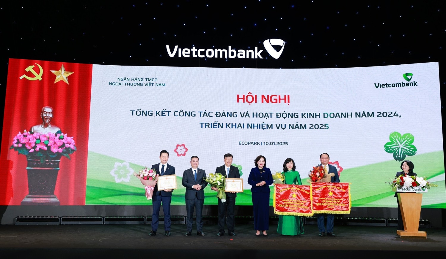 20250110-vcb-tin-bai-hoi-nghi-tong-ket-kinh-doanh-anh-2.jpg