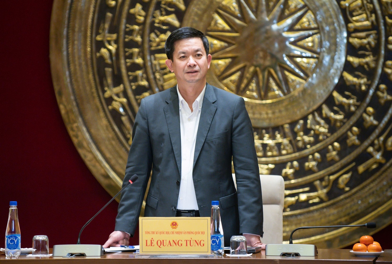 Tổng Thư ký Quốc hội, Chủ nhiệm Văn phòng Quốc hội Lê Quang Tùng - Phó Trưởng Ban soạn thảo chủ trì phiên họp