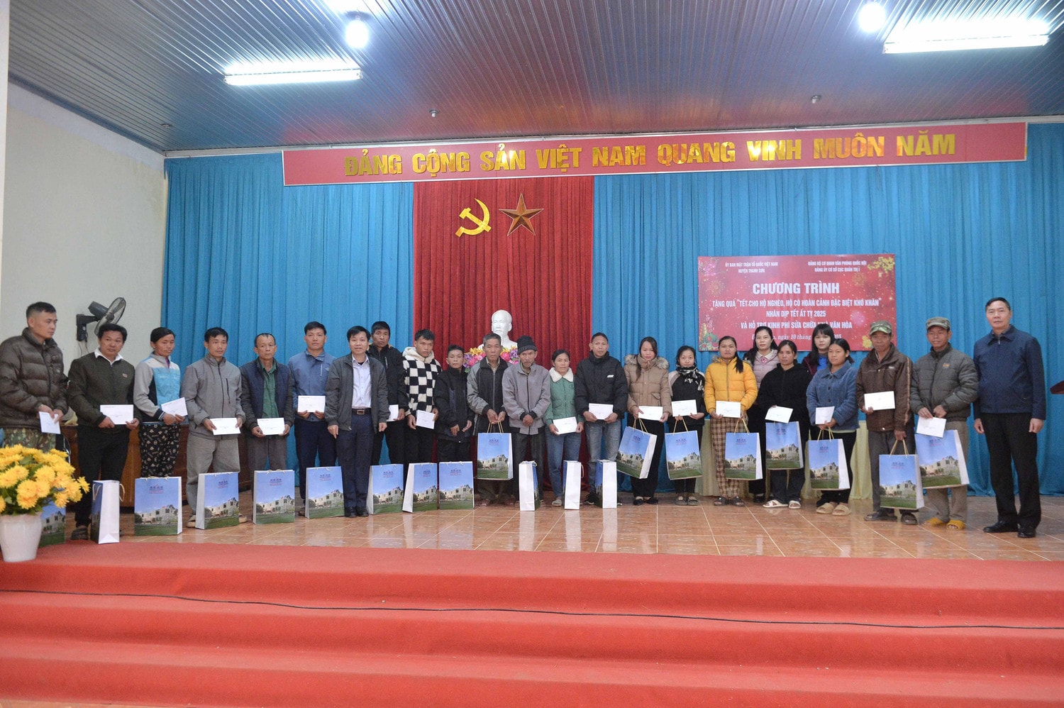 Cục Quản trị I tặng 30 suất quà cho các hộ gia đình chính sách, hộ nghèo, hộ có hoàn cảnh đặc biệt khó khăn