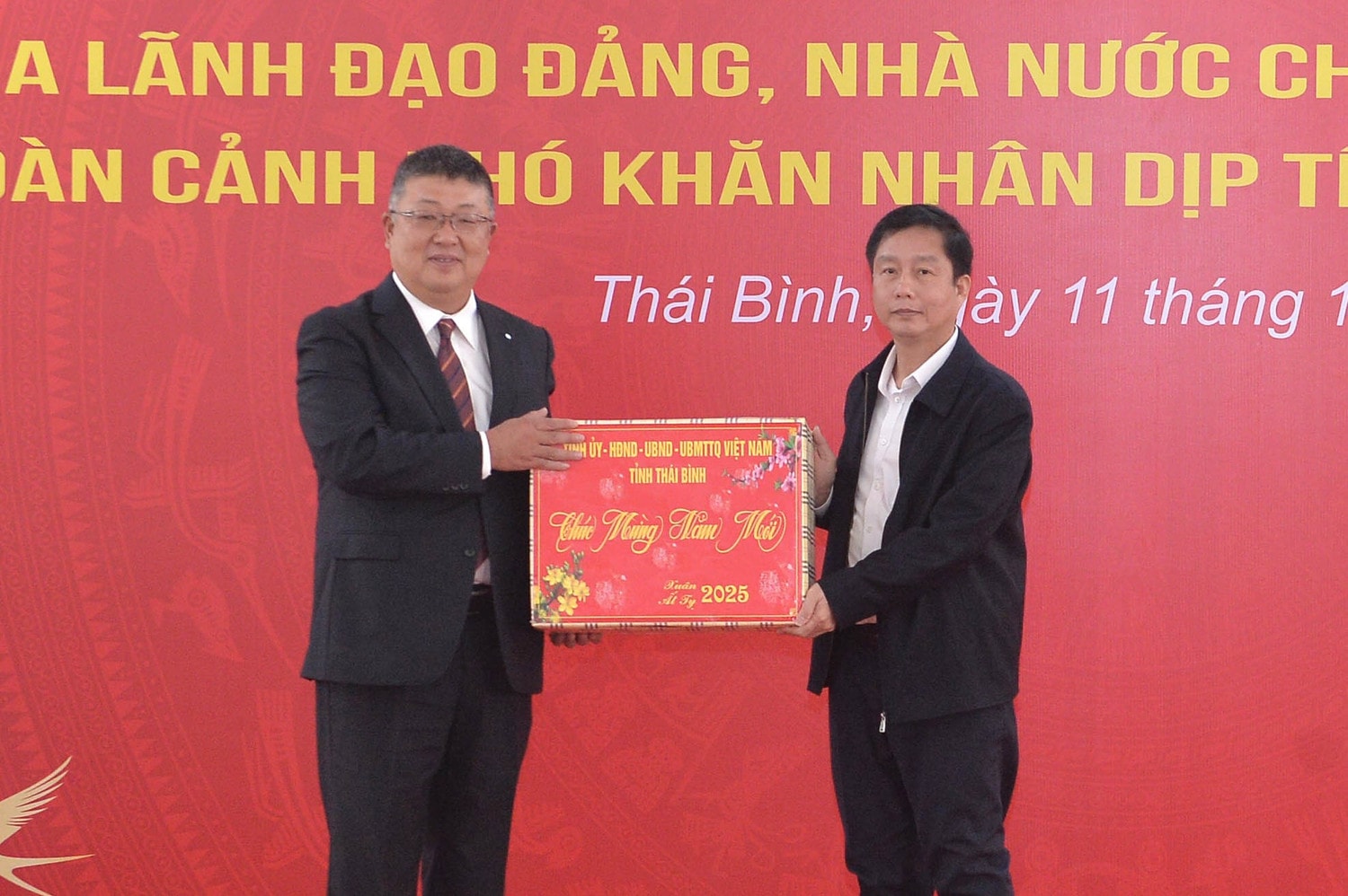 chu-tich-ubmttq-vn-tinh-thai-binh-vu-thanh-van-trao-qua-tai-huyen-tien-hai.jpg