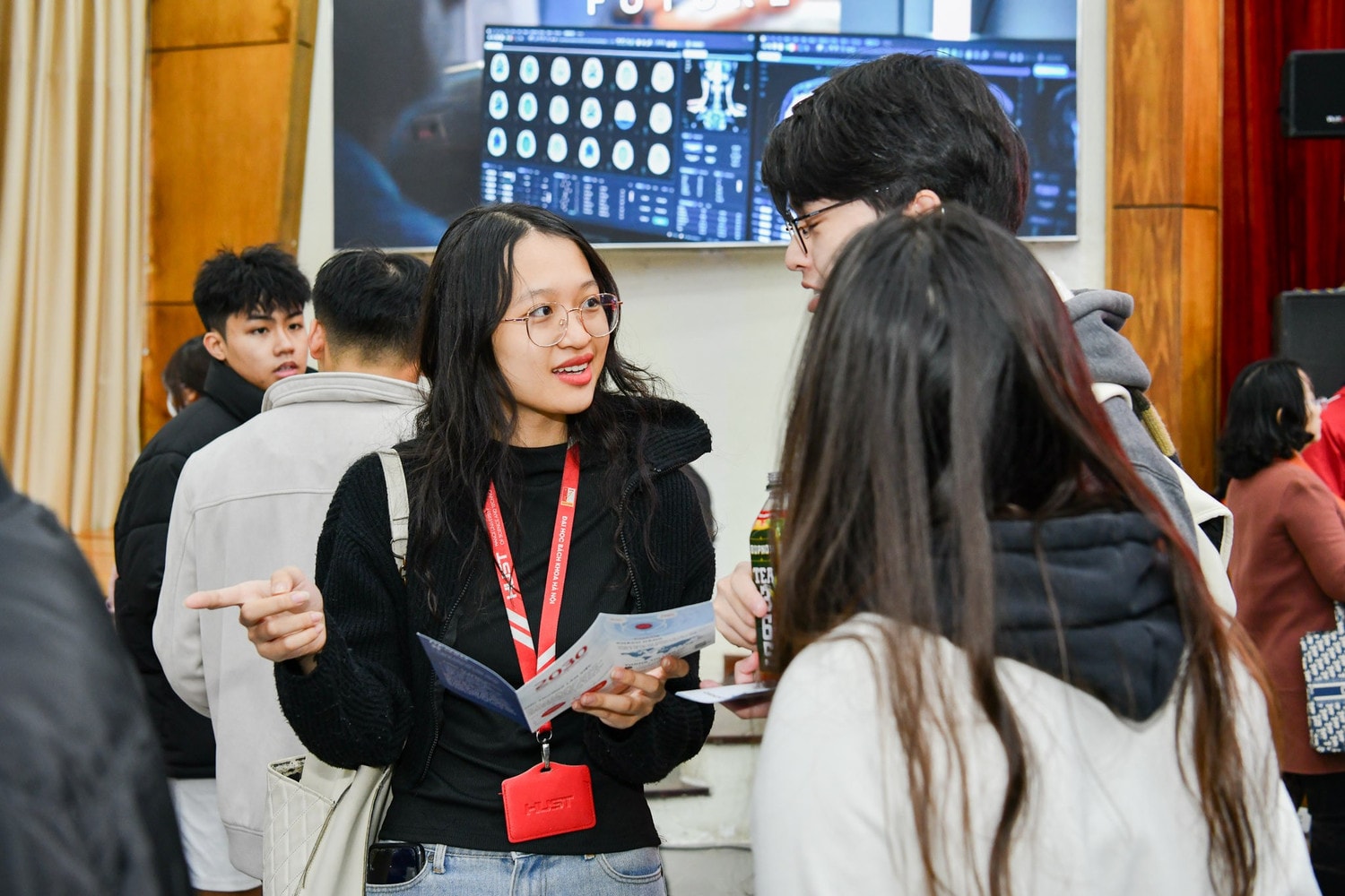 Đại học Bách khoa Hà Nội tư vấn cho sinh viên về ngành học phù hợp (Ảnh: HUST)