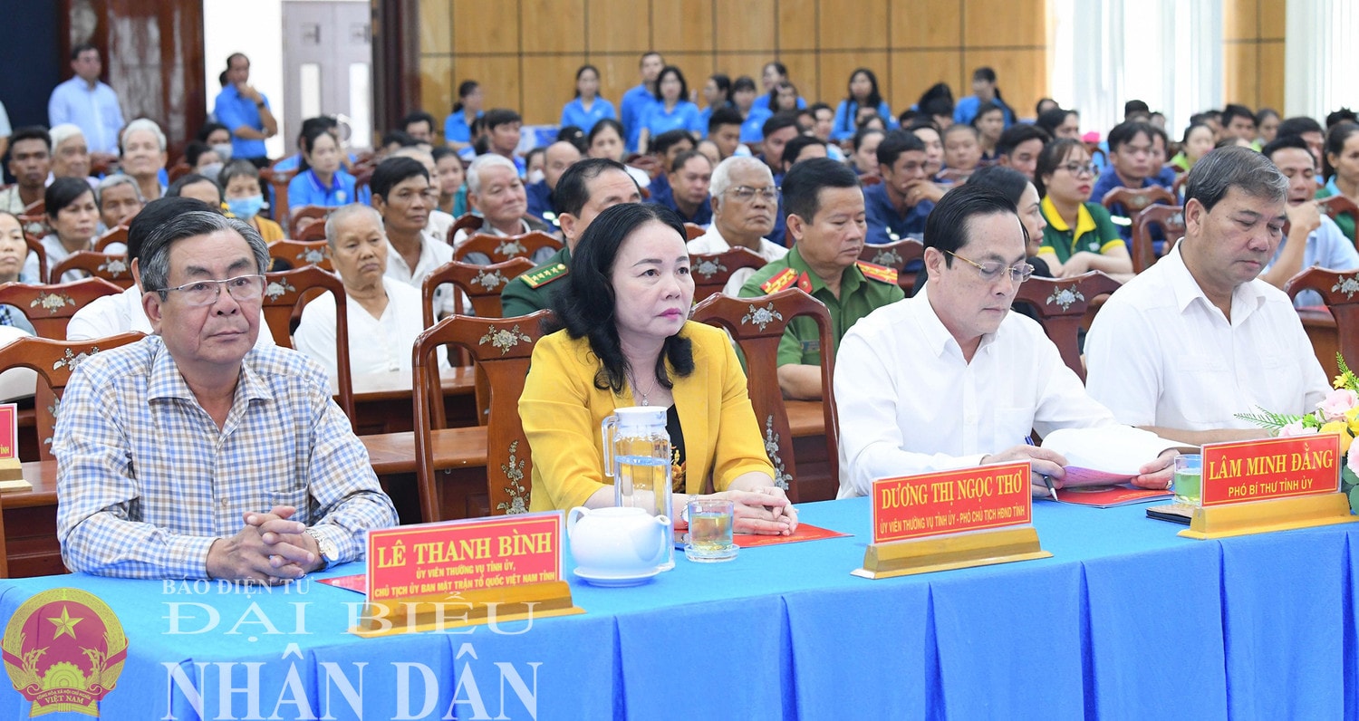 Các đại biểu dự cuộc làm việc. Ảnh: Lâm Hiển