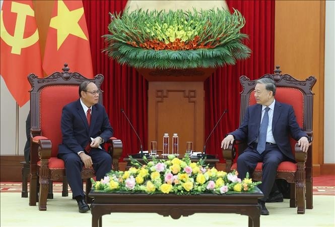 Tổng Bí thư Tô Lâm tiếp Đại tướng Vilay Lakhamphong, Ủy viên Bộ Chính trị, Phó Thủ tướng Chính phủ, Bộ trưởng Bộ Công an Lào. Ảnh: Thống Nhất/TTXVN