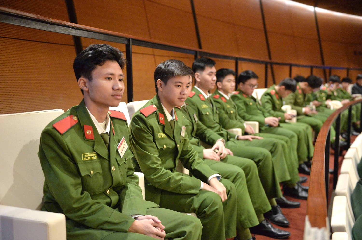 cac-dai-bieu-du-hoi-nghi-1-5534.jpg