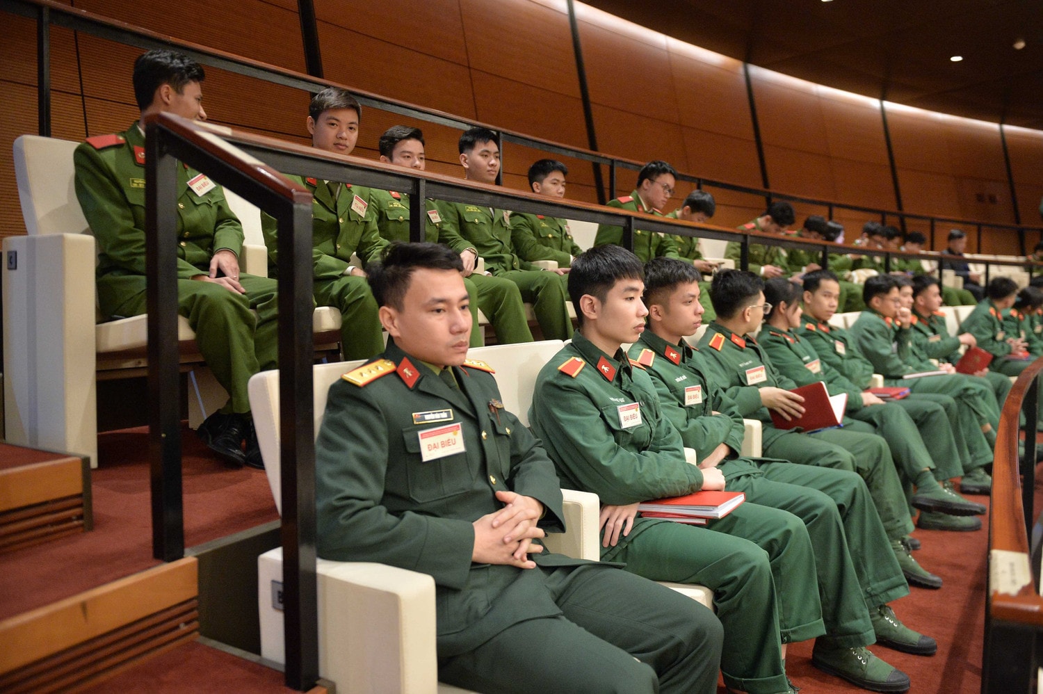 cac-dai-bieu-du-hoi-nghi-1.jpg