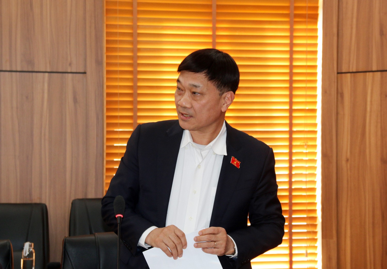 Ủy viên Trung ương Đảng, Chủ nhiệm Ủy ban Kinh tế Vũ Hồng Thanh phát biểu tại hội nghị. Ảnh: M. Tuân