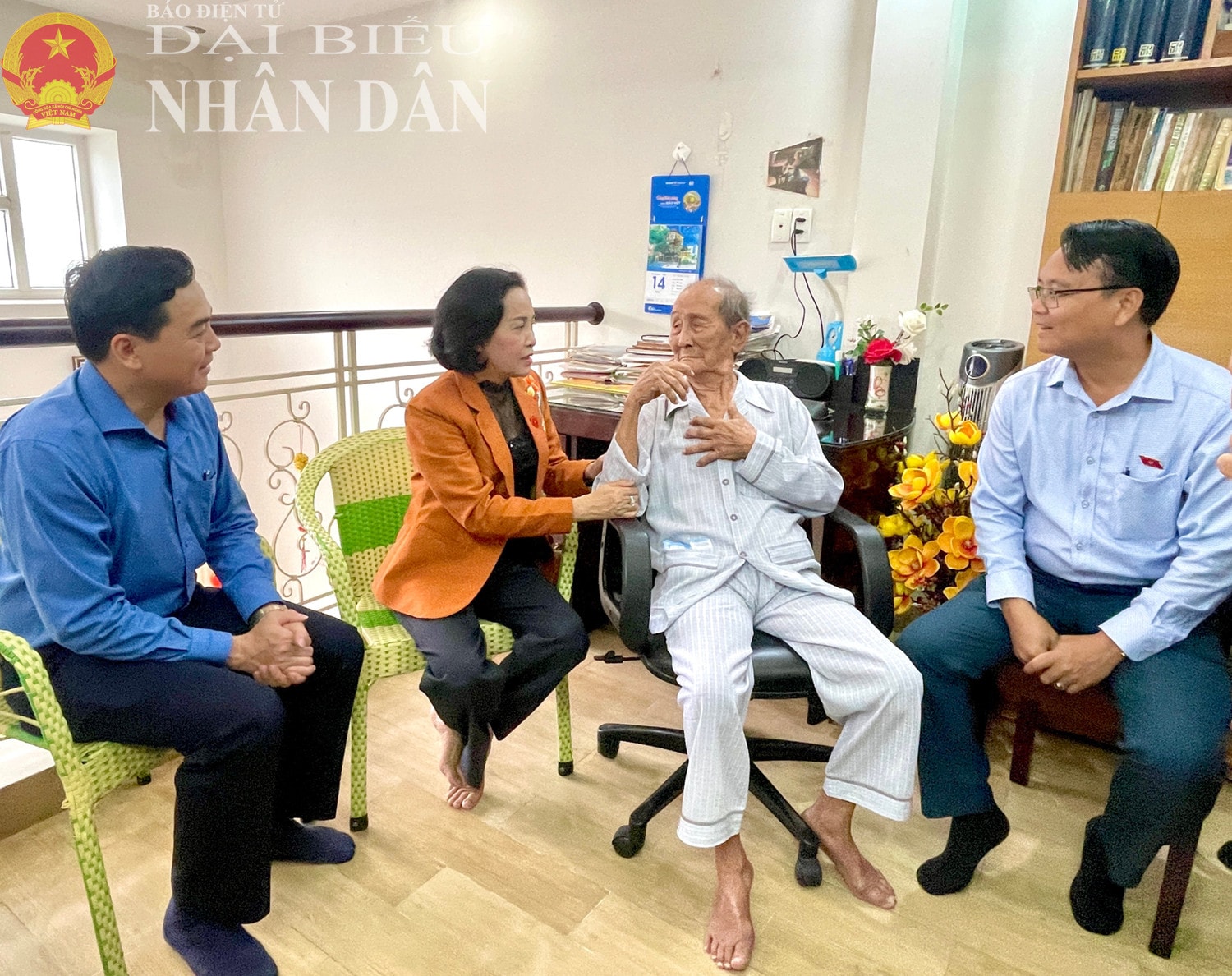 Phó Chủ tịch Quốc hội Nguyễn Thị Thanh thăm, tặng quà Tết cho gia đình lão thành cách mạng Huỳnh Sanh Châu tại TP. Phan Thiết