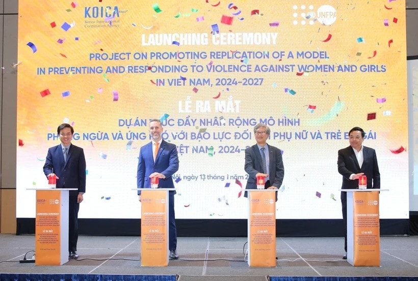 At the launching ceremony for the project to promote the replication of the One Stop Service Centre model, also known as Anh Duong House, in other localities across Vietnam, in Hanoi on January 13. (Photo: VNA) project.jpg