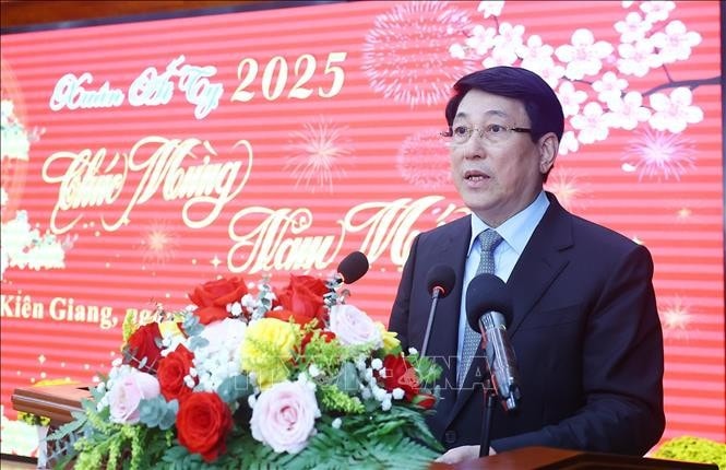 Chủ tịch nước Lương Cường chúc Tết đảng bộ, chính quyền, các lực lượng vũ trang và nhân dân tỉnh Kiên Giang. Ảnh: Lâm Khánh/TTXVN