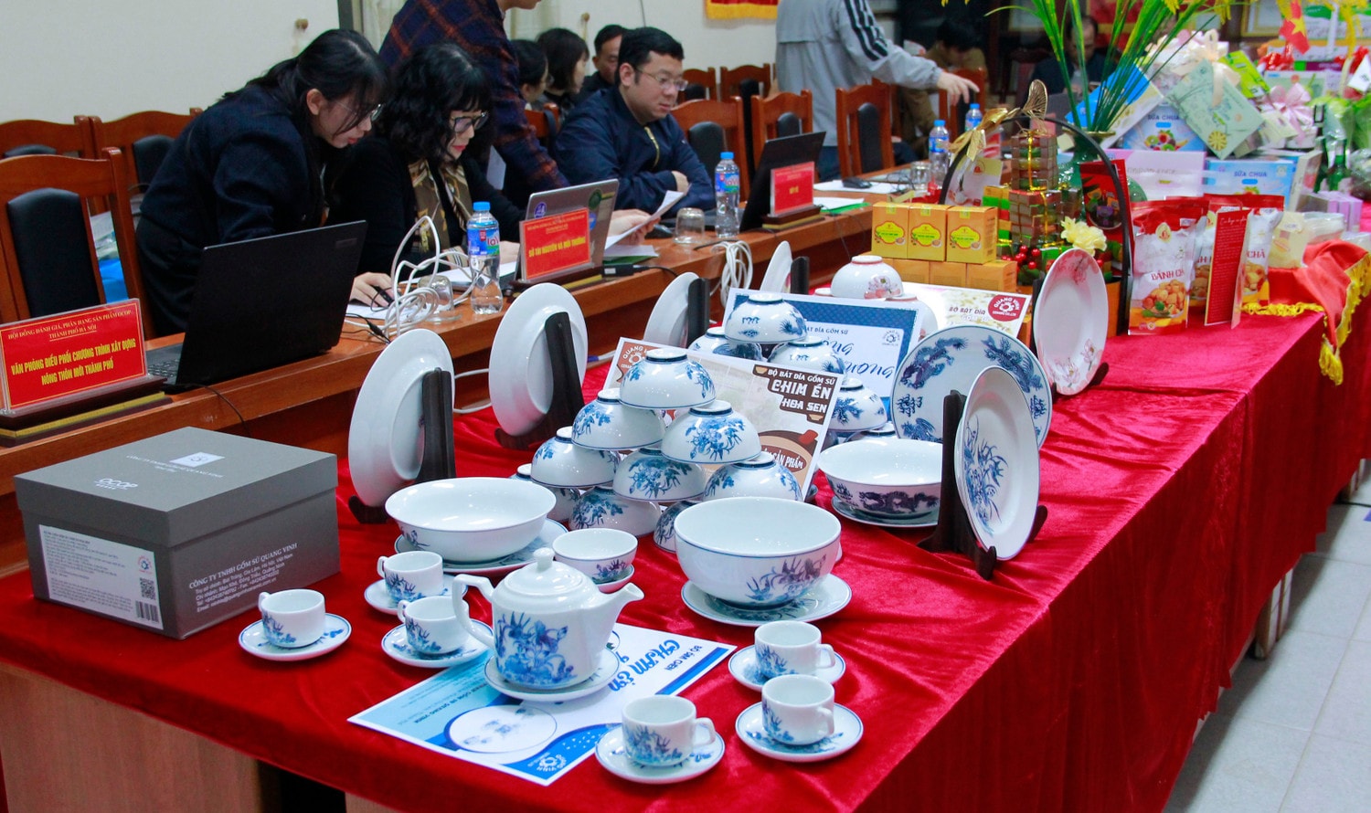 Sản phẩm OCOP của Công ty TNHH Gốm sứ Quang Vinh. Ảnh: Khánh Duy