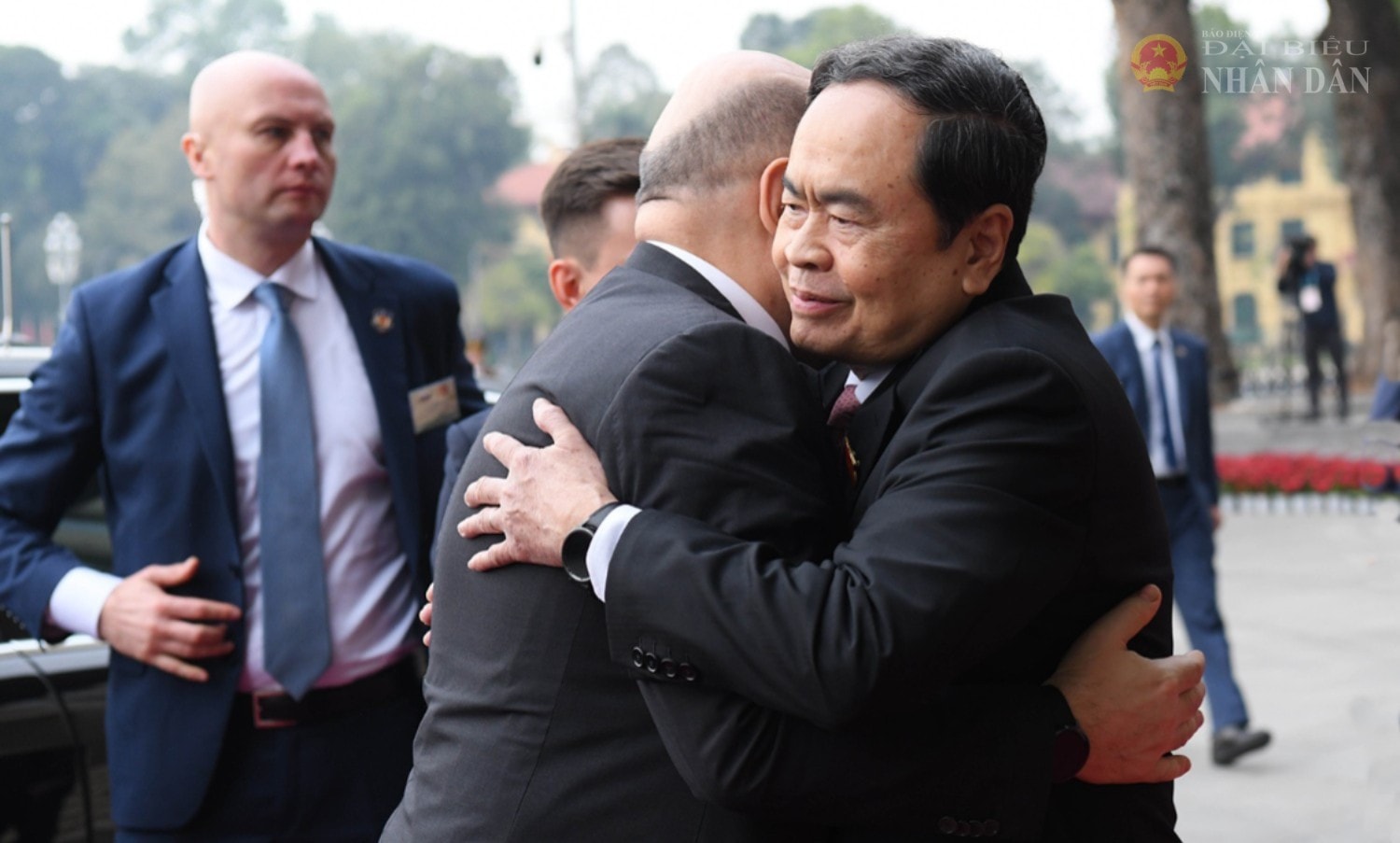Chủ tịch Quốc hội Trần Thanh Mẫn đón Thủ tướng Liên bang Nga Mikhail Mishustin. Ảnh: Lâm Hiển