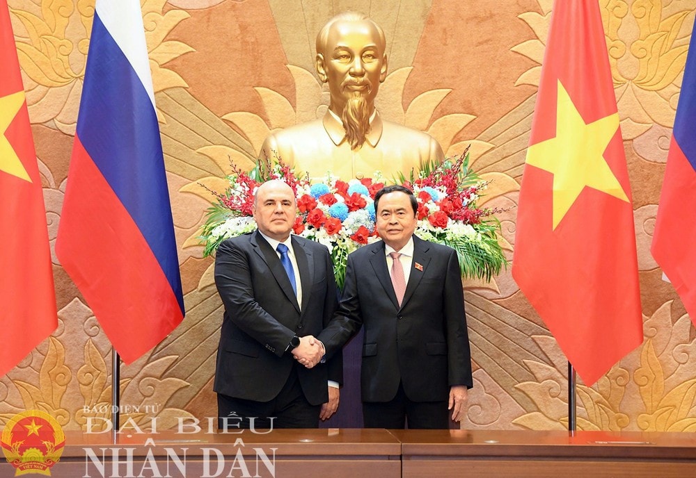 National Assembly Chairman Tran Thanh Man (R) meets with Russian Prime Minister Mikhail Vladimirovich Mishustin (Photo: Lam Hien) img-6315.jpg