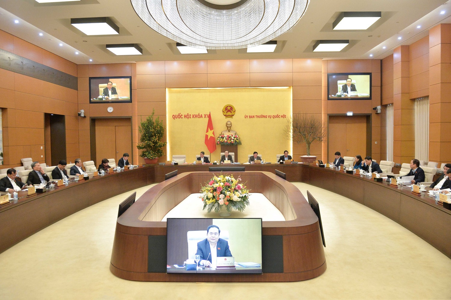 Quang cảnh phiên họp. Ảnh: Hồ Long
