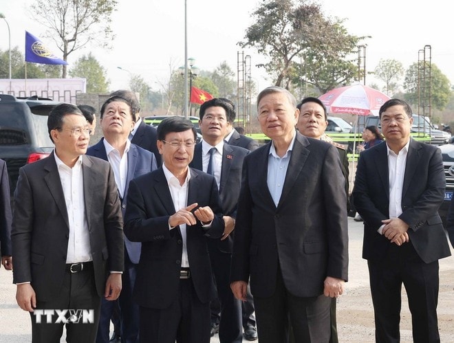 Tổng Bí thư Tô Lâm thăm công trình Bệnh viện Đa khoa tỉnh Nam Định. Ảnh: Thống Nhất/TTXVN