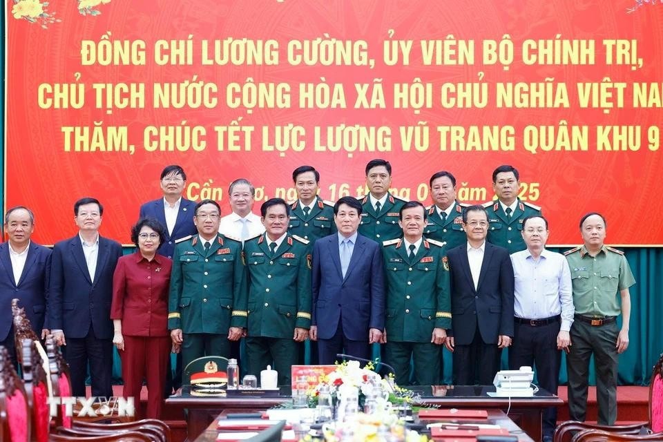 Chủ tịch nước Lương Cường với các đại biểu. Ảnh: Lâm Khánh/TTXVN