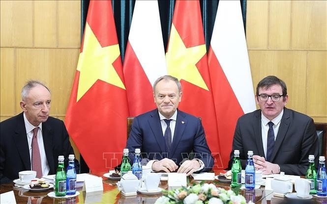 Thủ tướng Ba Lan Donald Tusk phát biểu tại cuộc hội đàm với Thủ tướng Phạm Minh Chính. Ảnh: Dương Giang/TTXVN