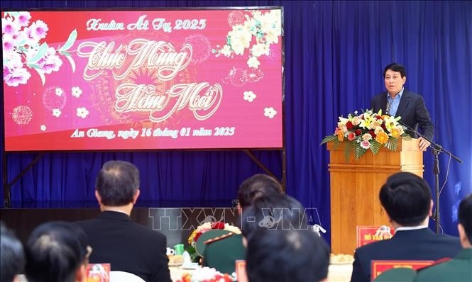 Chủ tịch nước Lương Cường chúc Tết đảng bộ, chính quyền và nhân dân tỉnh An Giang. Ảnh: Lâm Khánh/TTXVN