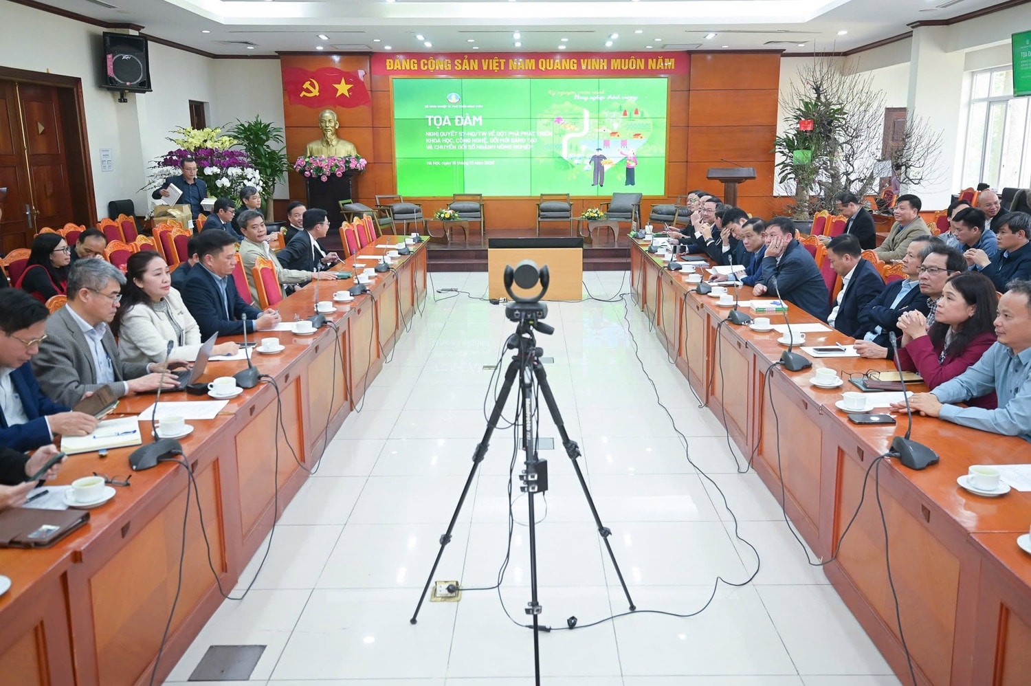 Toàn cảnh tọa đàm. Ảnh: Tùng Đinh