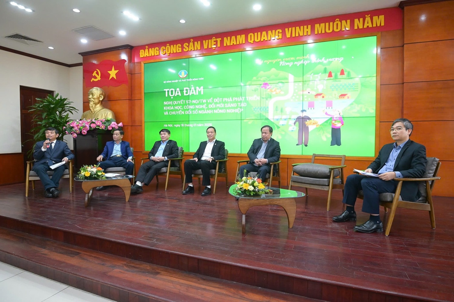 Các diễn giả tham gia tọa đàm