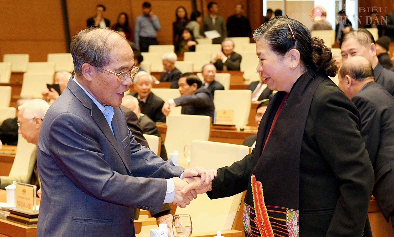 Nguyên Chủ tịch Quốc hội Nguyễn Sinh Hùng và nguyên Phó Chủ tịch Thường trực Quốc hội Tòng Thị Phóng. Ảnh: Lâm Hiển