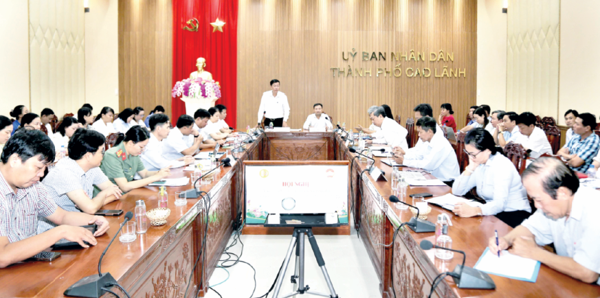 Phó Bí thư Thành ủy, Chủ tịch UBND TP. Cao Lãnh Võ Phan Thành Minh chủ trì cuộc họp tổng kết hoạt động kinh tế - xã hội năm 2024