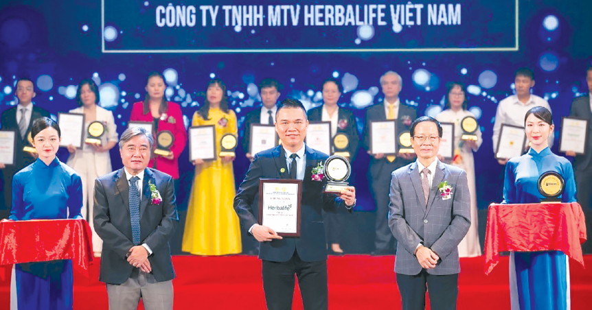 Herbalife Việt Nam được Hiệp hội Sở hữu trí tuệ Việt Nam trao chứng nhận Top 10 Thương hiệu Nổi tiếng Việt Nam năm 2024. Ảnh: Herbalife