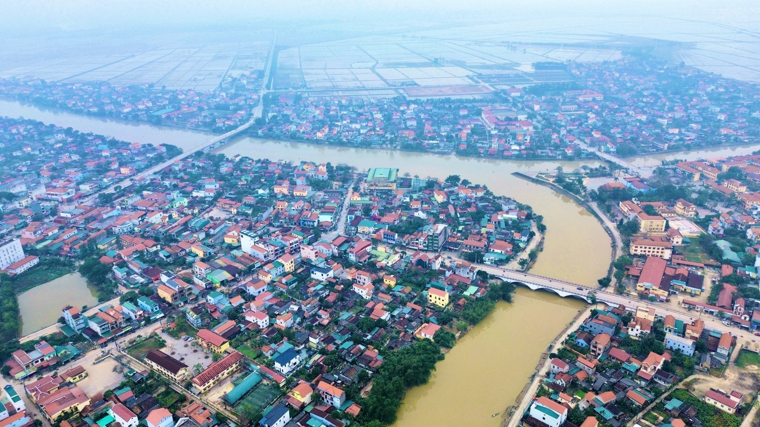 Huyện Lệ Thủy sớm khắc phục sau lụt và tái sản xuất, chuẩn bị cho vụ đông - xuân và vụ rau màu, hoa Tết 2025. Ảnh: Khánh Trinh